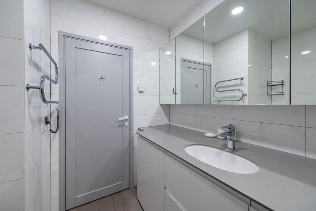 Bright Kaunas Apartment With Castle View المظهر الخارجي الصورة