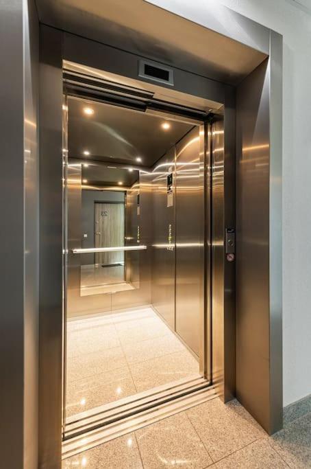 Bright Kaunas Apartment With Castle View المظهر الخارجي الصورة