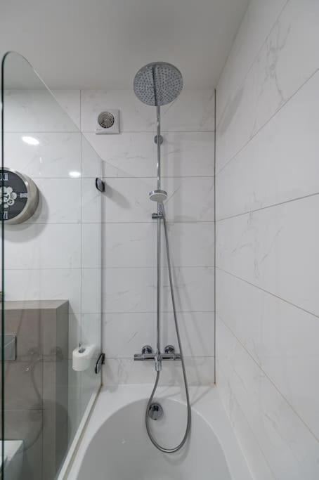 Bright Kaunas Apartment With Castle View المظهر الخارجي الصورة