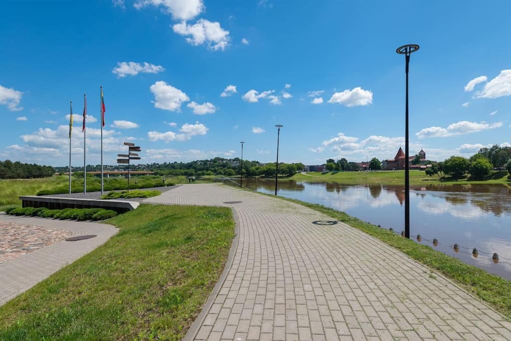 Bright Kaunas Apartment With Castle View المظهر الخارجي الصورة